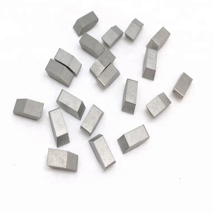 Tungsten carbide saw tips for cutting hard wood