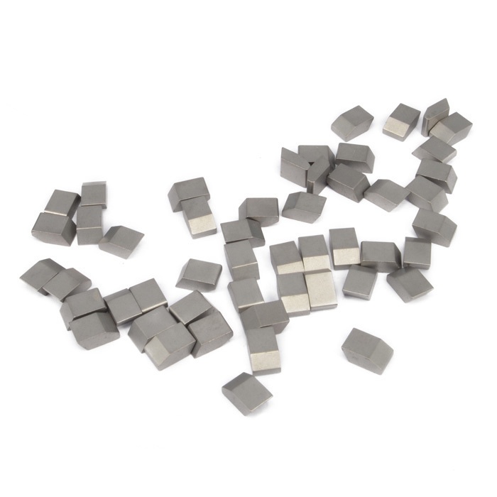 Tungsten carbide saw tips for cutting hard wood