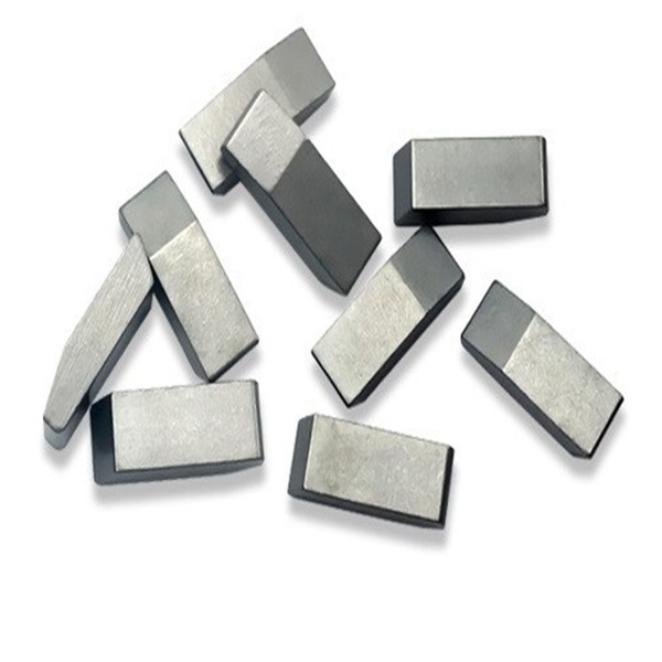 Tungsten carbide saw tips for cutting hard wood